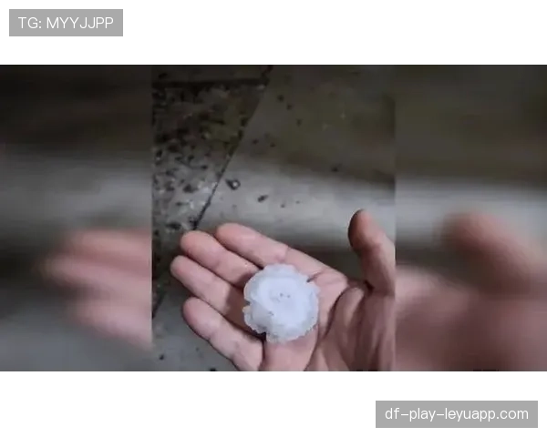 冰雹突袭:乒乓球大小的自然武器,冰雹视屏 冰雹突袭:乒乓球大小的自然武器,冰雹视屏